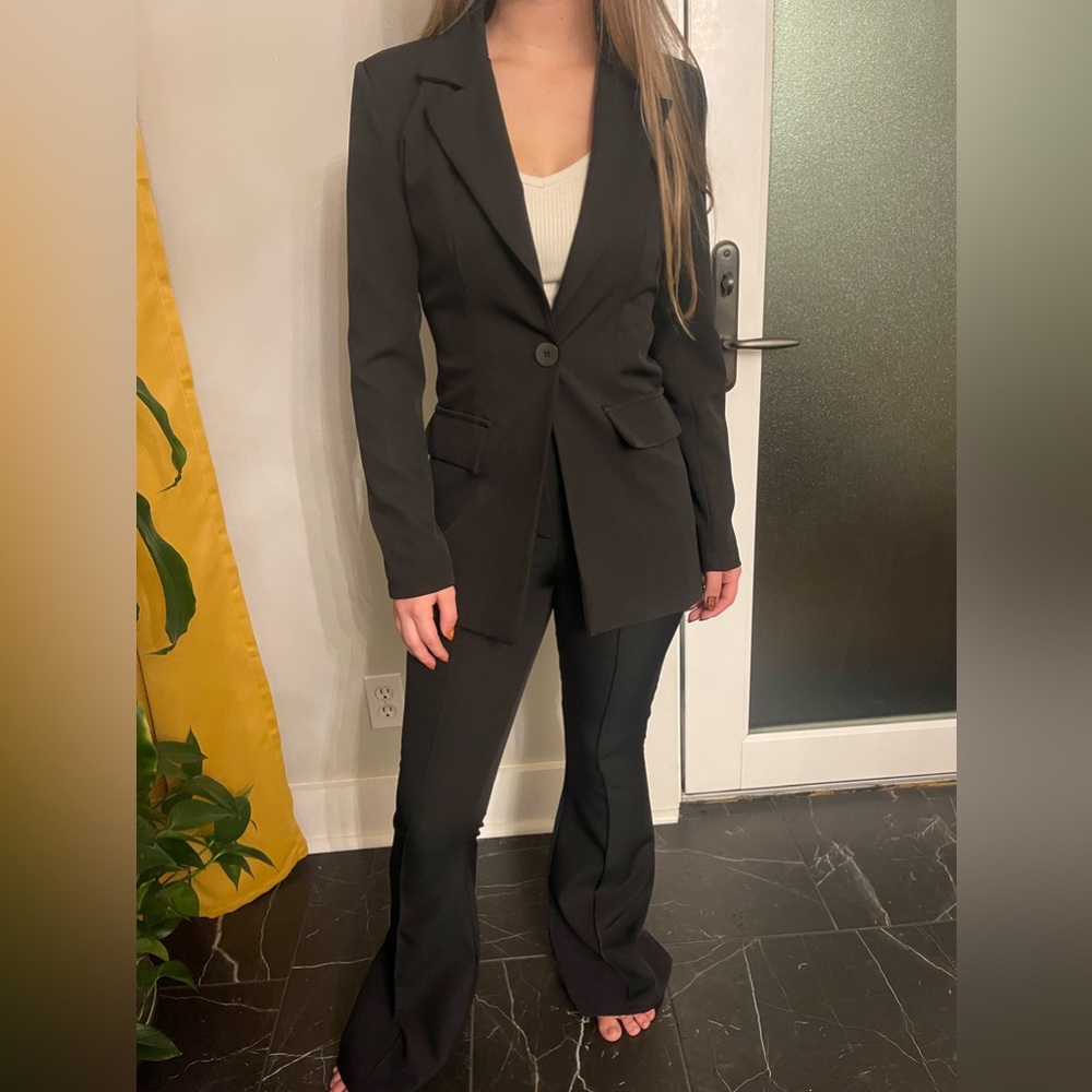 Boohoo Flare Pants Suit Set!